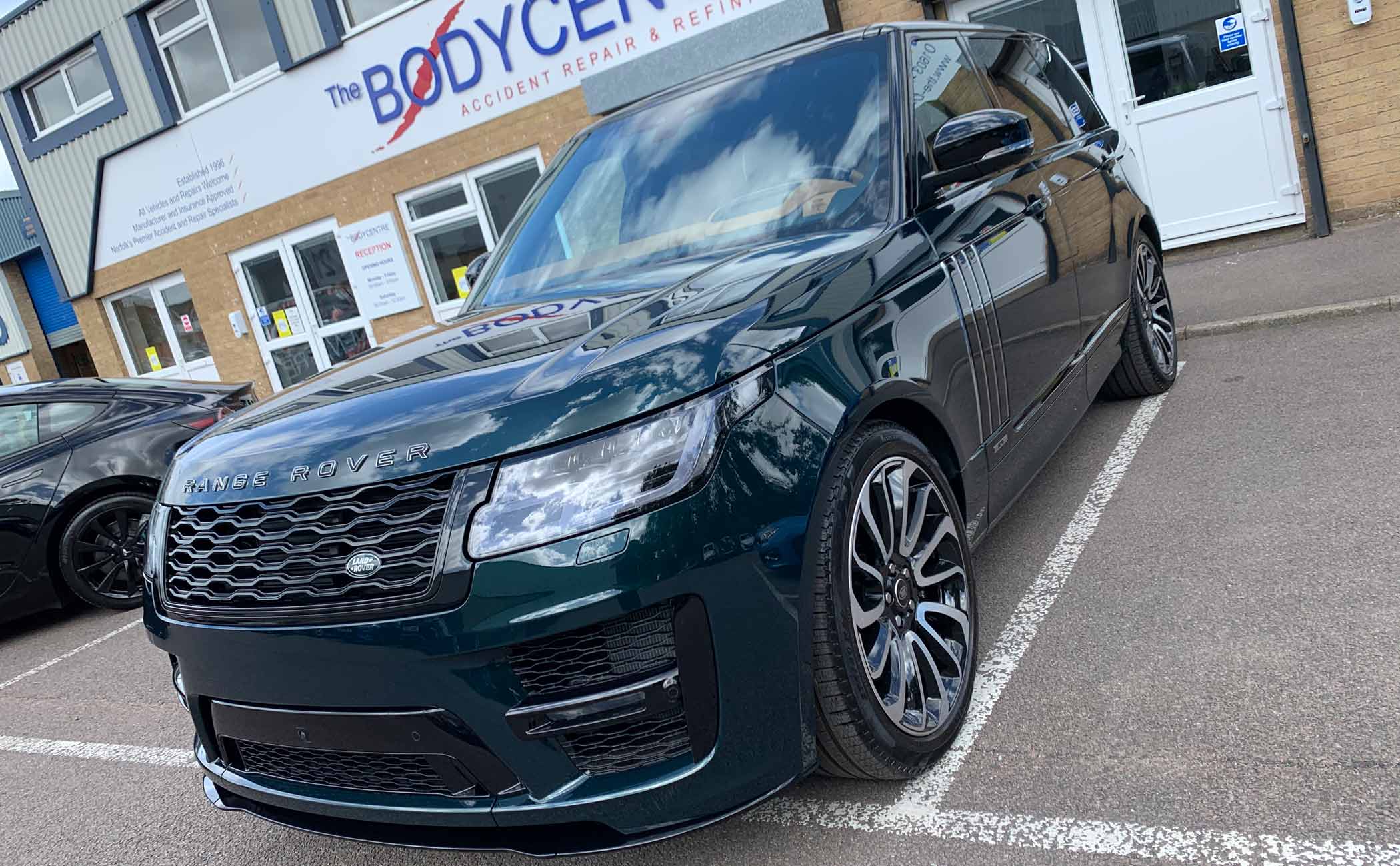 Range Rover outside The Bodycentre